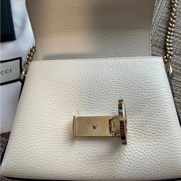 Gucci Cream Leather Shoulder Bag with Gold Chain - Picture 5 of 10